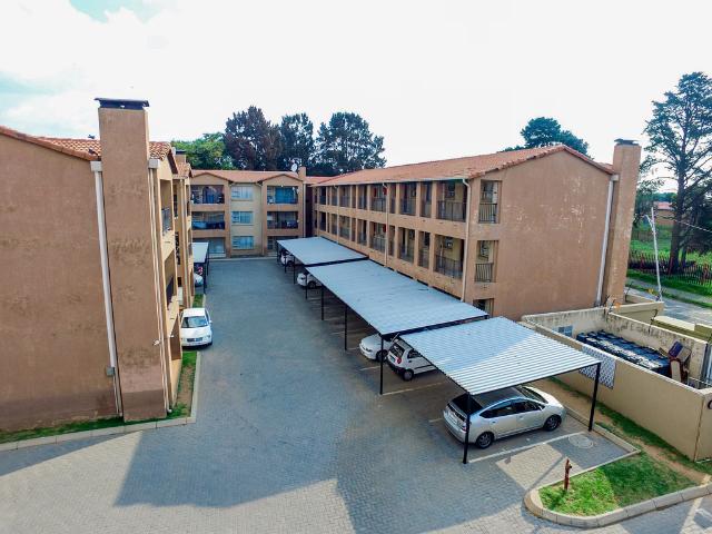 2 Bedroom Apartment Block To Let in Oakdene