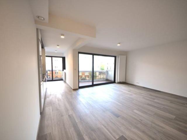 2 bedroom apartment, bright, close to the EEC