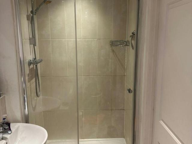 2 Bedroom Apartment Bromley Bromley 93724280