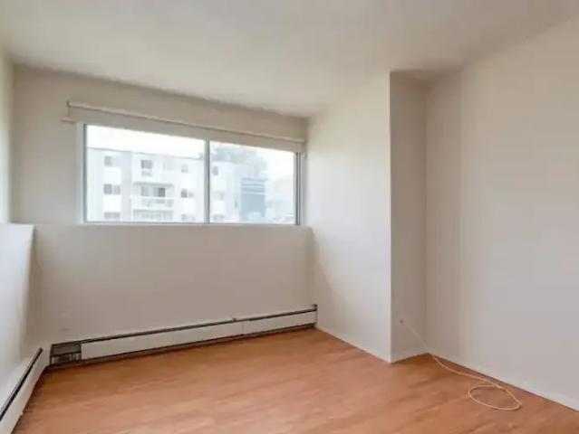 2 Bedroom Apartment Brooks AB LS104400282