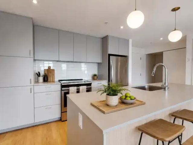 2 Bedroom Apartment Brossard QC 105308542