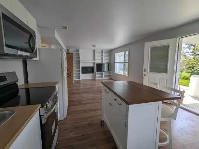 2 Bedroom Apartment Calgary AB 104257198