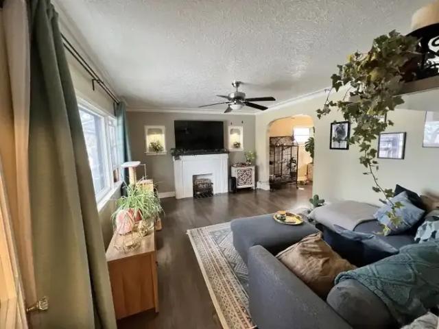 2 Bedroom Apartment Calgary AB 104895138
