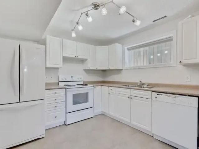 2 Bedroom Apartment Calgary AB 105167342