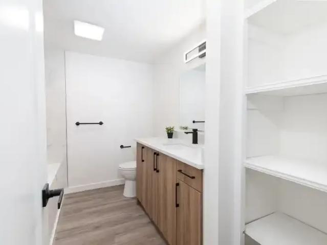 2 Bedroom Apartment Calgary AB 105467079