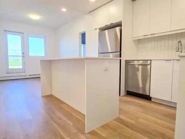 2 Bedroom Apartment Calgary AB 105467258