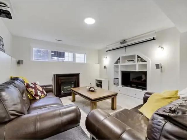 2 Bedroom Apartment Calgary AB 105565437