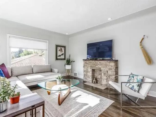 2 Bedroom Apartment Calgary AB 105653819