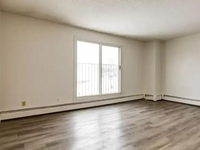 2 Bedroom Apartment Camrose AB 104956493