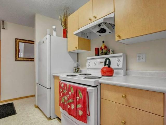 2 Bedroom Apartment Camrose AB 95294200