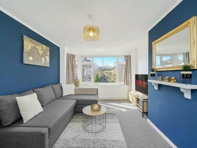 2 Bedroom Apartment Cheltenham Cheltenham 101098174
