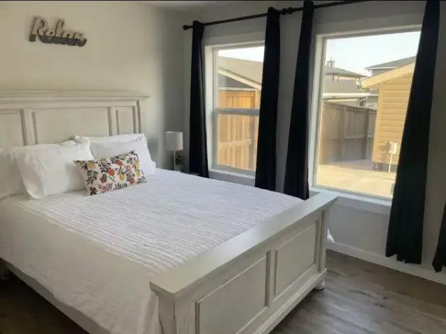 2 Bedroom Apartment Chestermere AB LS104910307