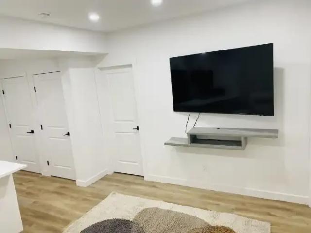 2 Bedroom Apartment Chestermere AB 105359963