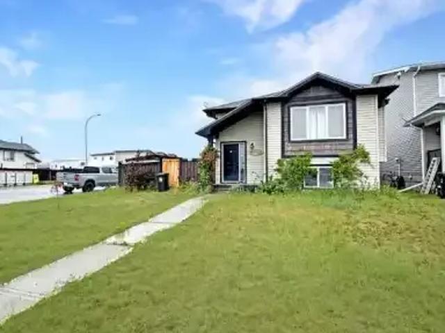 2 Bedroom Apartment Clairmont AB 104782845