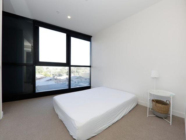 2 Bedroom Apartment close to everything!
