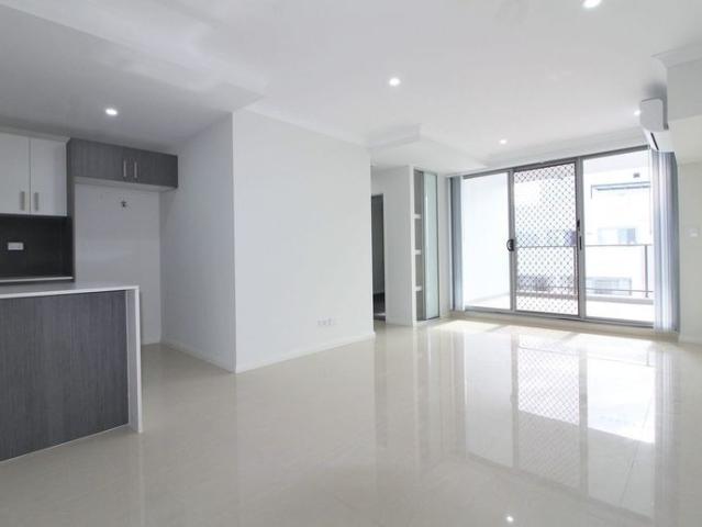 2 Bedroom Apartment Close to Train Station