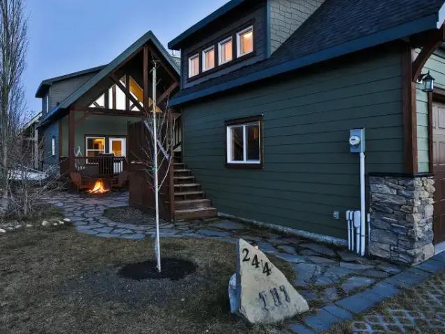 2 Bedroom Apartment Cochrane AB 105022819