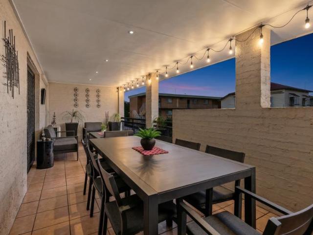 2 Bedroom Apartment Coorparoo QLD 101583310