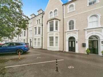 2 Bedroom Apartment Conwy Conwy 101931922