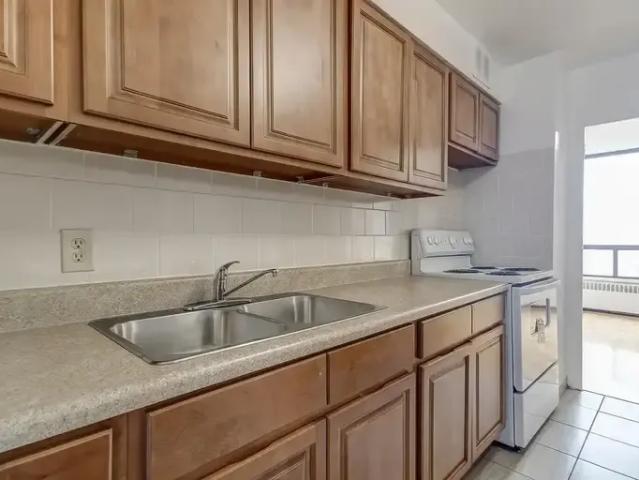 2 Bedroom Apartment Etobicoke ON LS96587572
