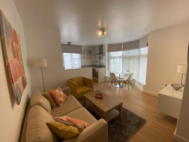 2 Bedroom Apartment Edgbaston West Midlands 100632038