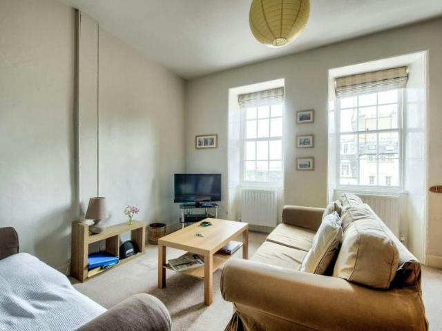 2 Bedroom Apartment Edinburgh Edinburgh 104865510