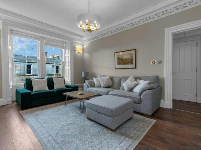 2 Bedroom Apartment Edinburgh Edinburgh 104973504