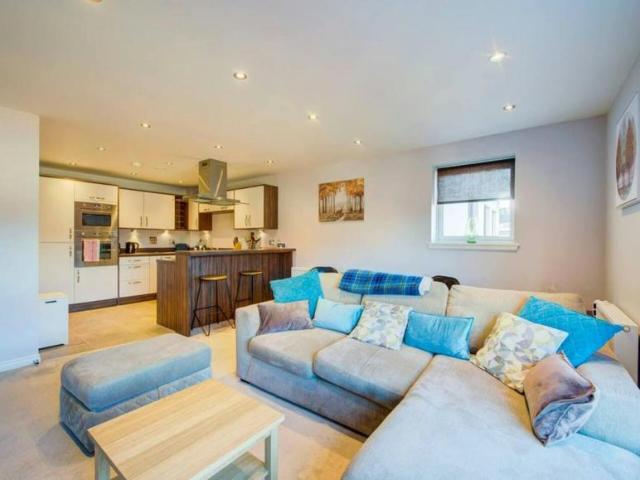 2 Bedroom Apartment Edinburgh Edinburgh 103092297