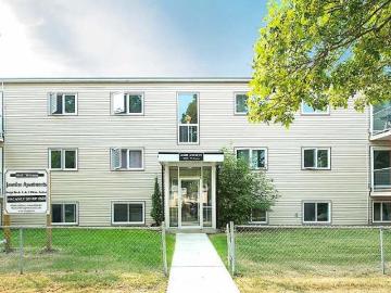 Queen Alexandra, Edmonton, Alberta - Balcony