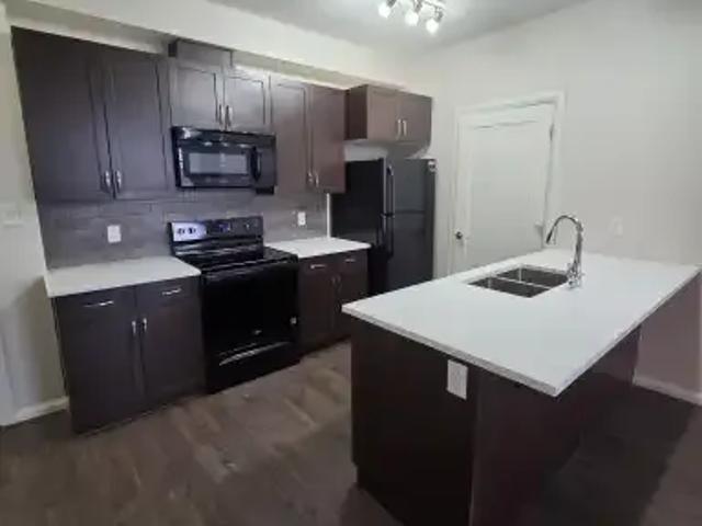 2 Bedroom Apartment Edmonton AB 104984698
