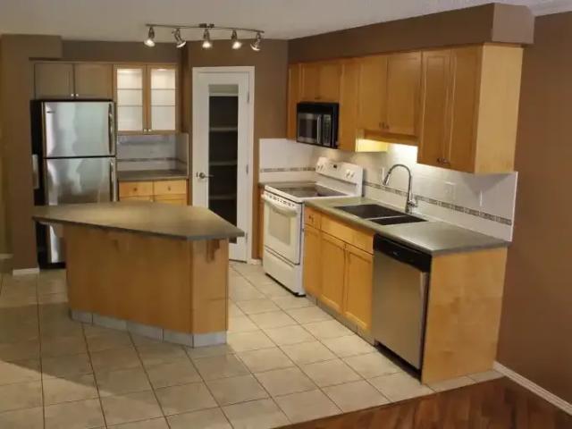 2 Bedroom Apartment Edmonton AB 105378173