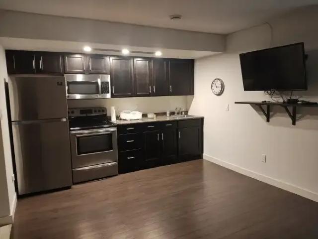 2 Bedroom Apartment Edmonton AB 105601919
