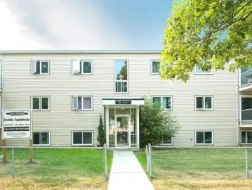 Queen Alexandra, Edmonton, Alberta - Balcony