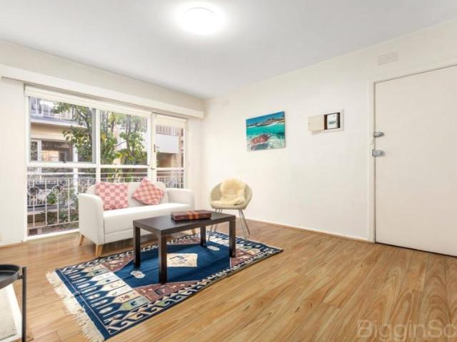 2 Bedroom Apartment Elwood VIC 105824847
