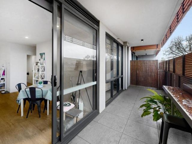 2 Bedroom Apartment Essendon North VIC LS102768190