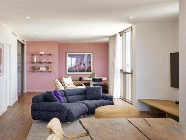 2 Bedroom Apartment Fully Furnished with City Views Walk to James St & HSW
