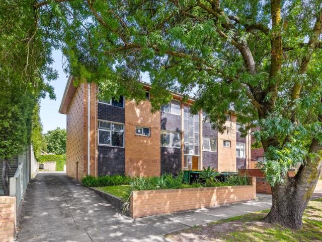 2 Bedroom Apartment Fairfield VIC 105819978