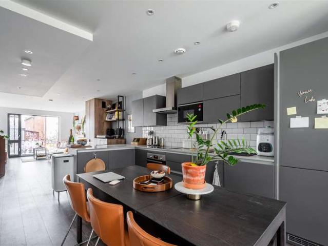 2 Bedroom Apartment Flat
