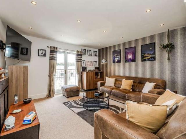 2 Bedroom Apartment Flat