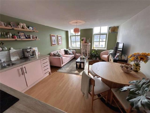 2 Bedroom Apartment Flat