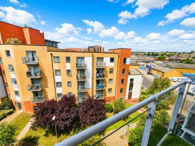 2 Bedroom Apartment Flat