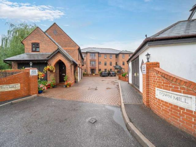 2 Bedroom Apartment Flat