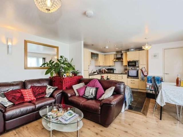 2 Bedroom Apartment Flat