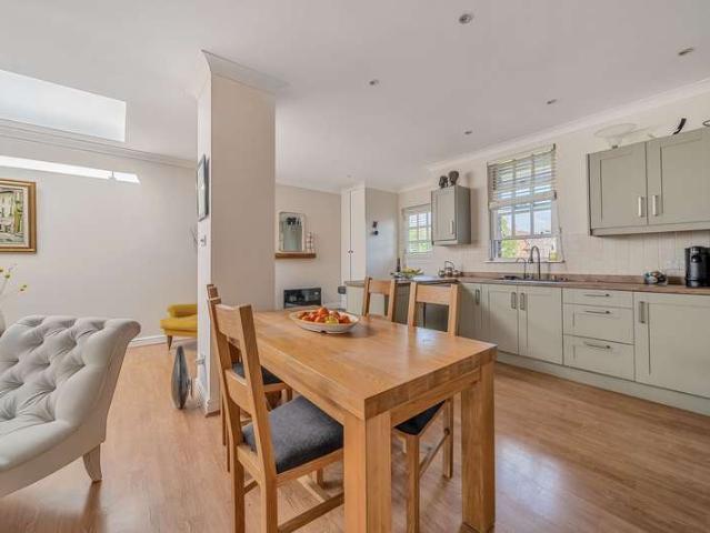2 Bedroom Apartment Flat