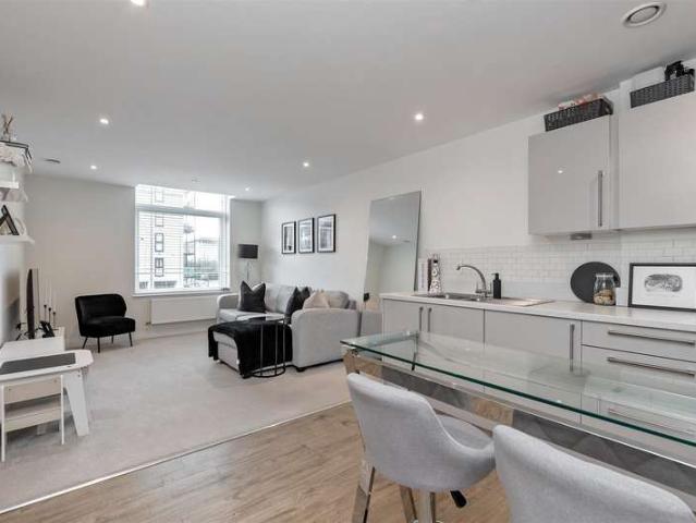 2 Bedroom Apartment Flat