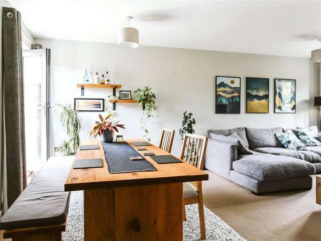 2 Bedroom Apartment Flat