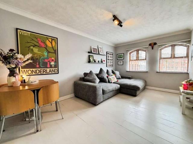 2 Bedroom Apartment Flat