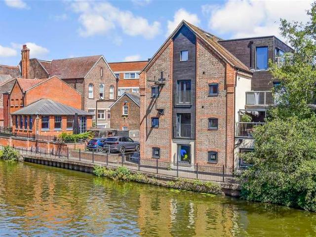2 Bedroom Apartment Flat