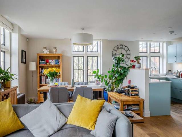 2 Bedroom Apartment Flat