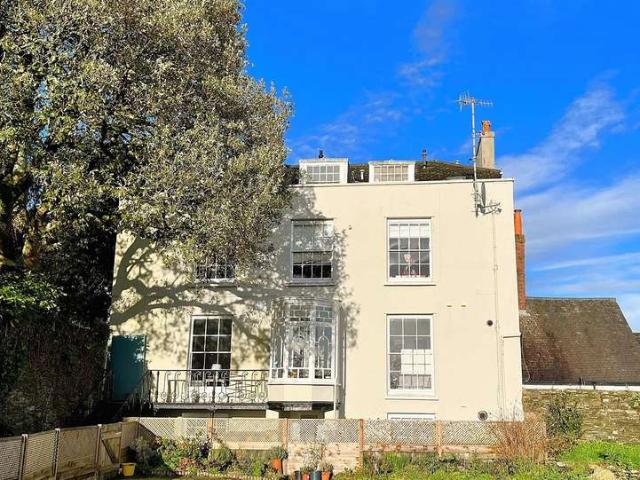 2 Bedroom Apartment Flat